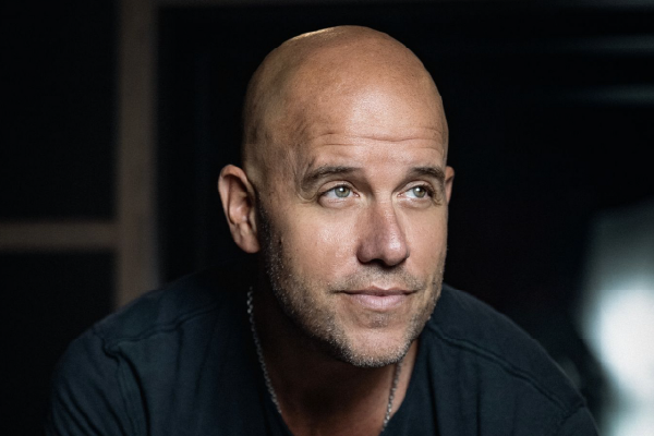 https://r2.solucionescreativas.com/Artistas/2025/Artistas/250723%20GIAN%20MARCO%20copia%202%20600X400.png